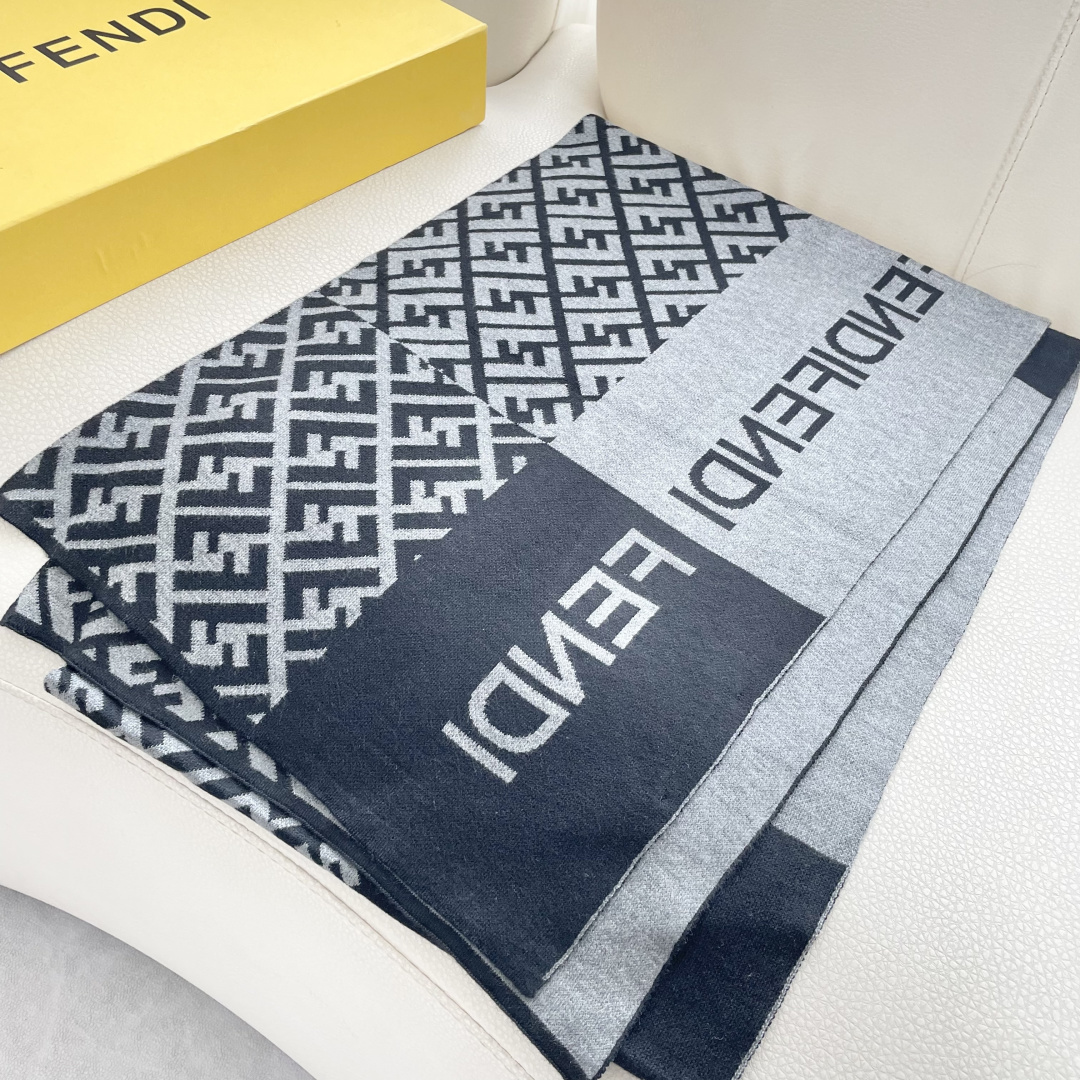 爆款上新 情侣款👍👍芬迪 独家牛货🐂 奢华尽在尺寸之间，高端品质‼️具有超高羊绒品质才会被此品牌青睐‼️