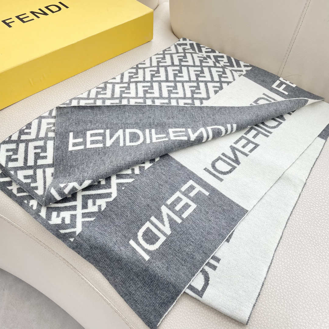 爆款上新 情侣款👍👍芬迪 独家牛货🐂 奢华尽在尺寸之间，高端品质‼️具有超高羊绒品质才会被此品牌青睐‼️