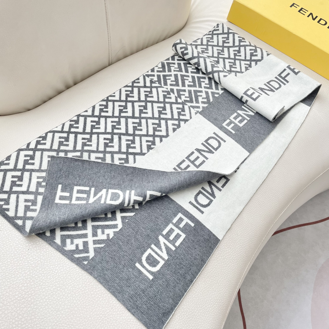 爆款上新 情侣款👍👍芬迪 独家牛货🐂 奢华尽在尺寸之间，高端品质‼️具有超高羊绒品质才会被此品牌青睐‼️