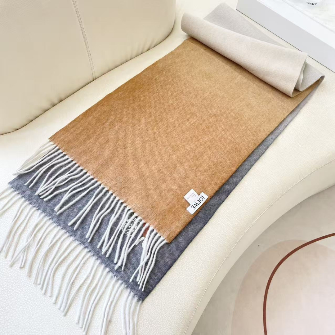 。爆款‼️顶级高尖端⚠️【LOEWE罗意威直供迪拜出口货‼️】🎀官网双面罗意威2025新品✨双面羊绒围巾