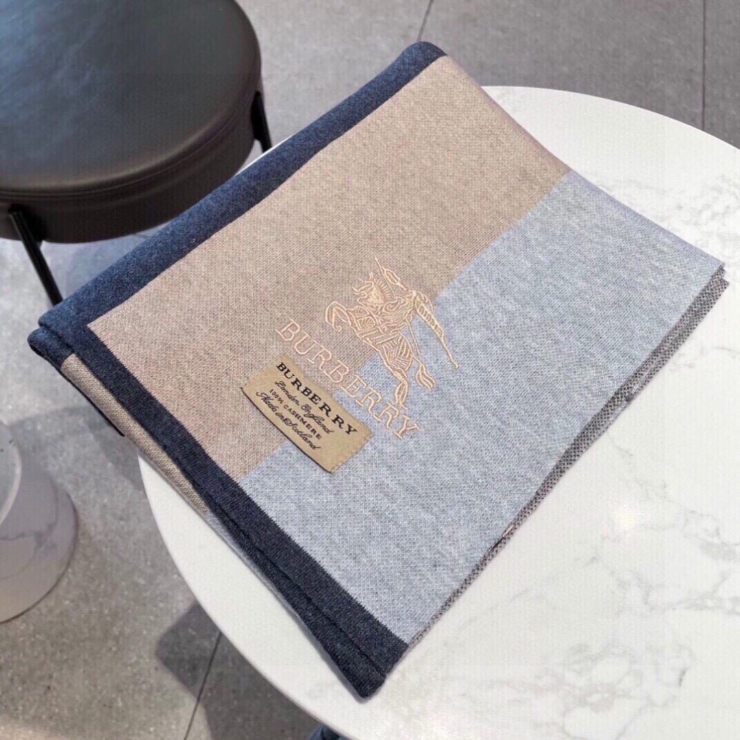 爆款上新 情侣款👍👍B家【经典战马】货🐂 奢华尽在尺寸之间，高端品质‼️具有超高羊绒品质才会被此品牌青睐