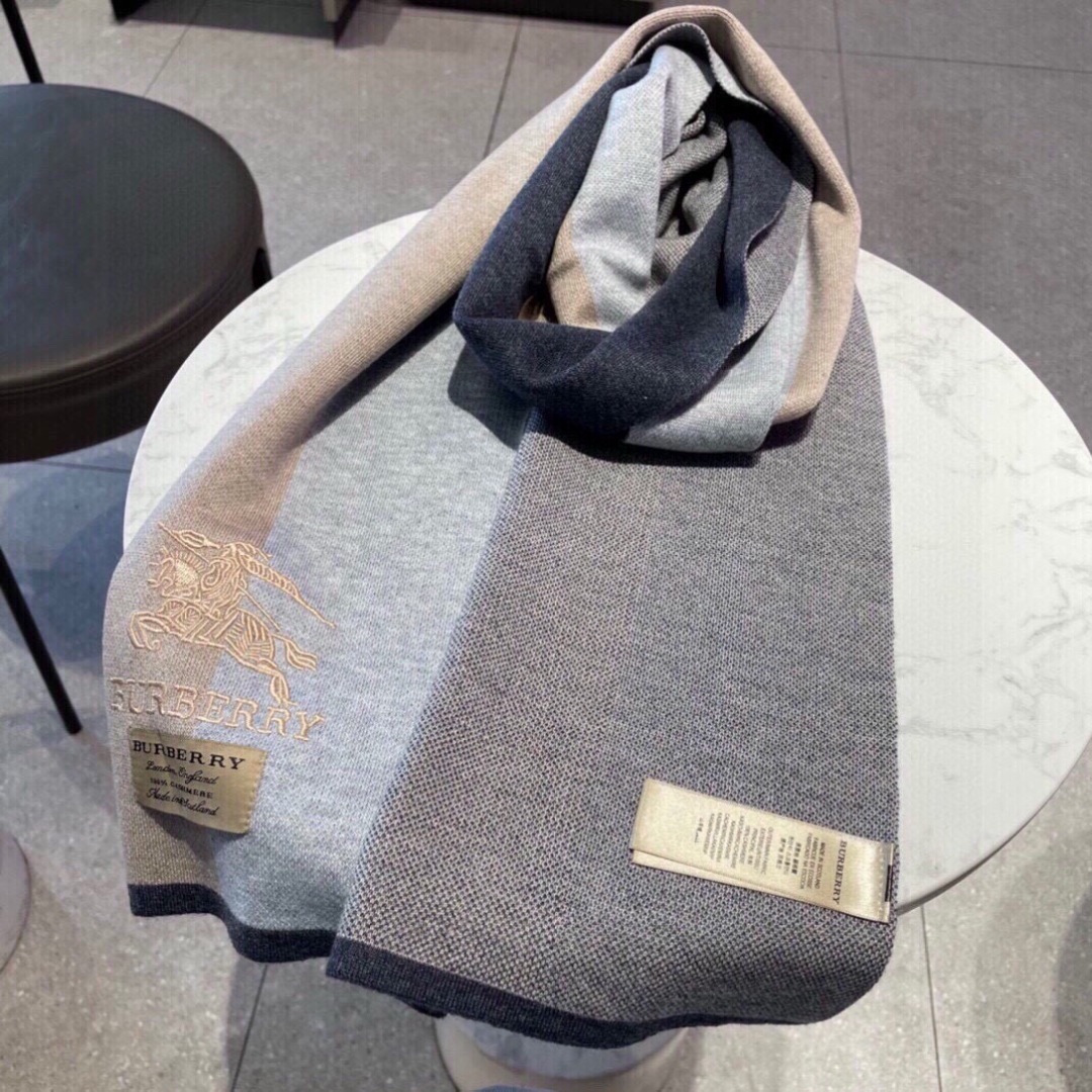 爆款上新 情侣款👍👍B家【经典战马】货🐂 奢华尽在尺寸之间，高端品质‼️具有超高羊绒品质才会被此品牌青睐