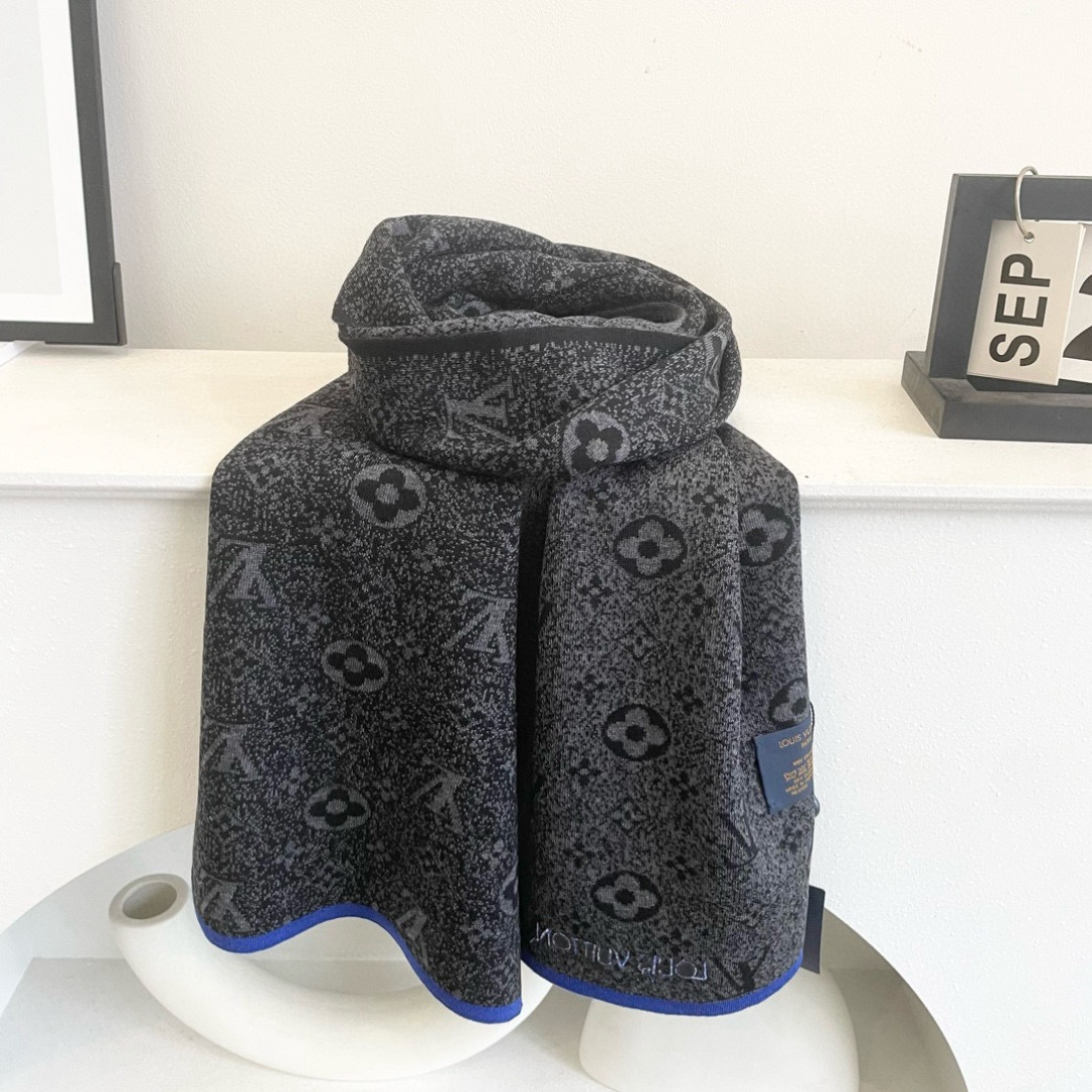 爆款上新 情侣款👍👍LV 独家牛货🐂 奢华尽在尺寸之间，高端品质‼️具有超高羊绒品质才会被此品牌青睐‼️