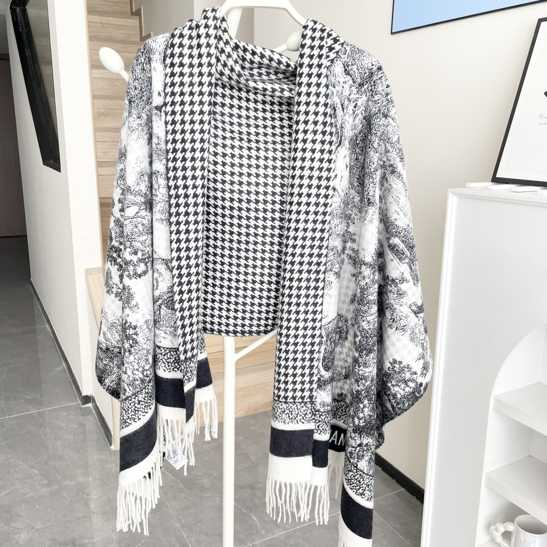 【DIOR 迪奥动物元素流苏长巾】尺寸:70×200CM材质:100%山羊绒爆款，专柜最新款式 双面羊绒