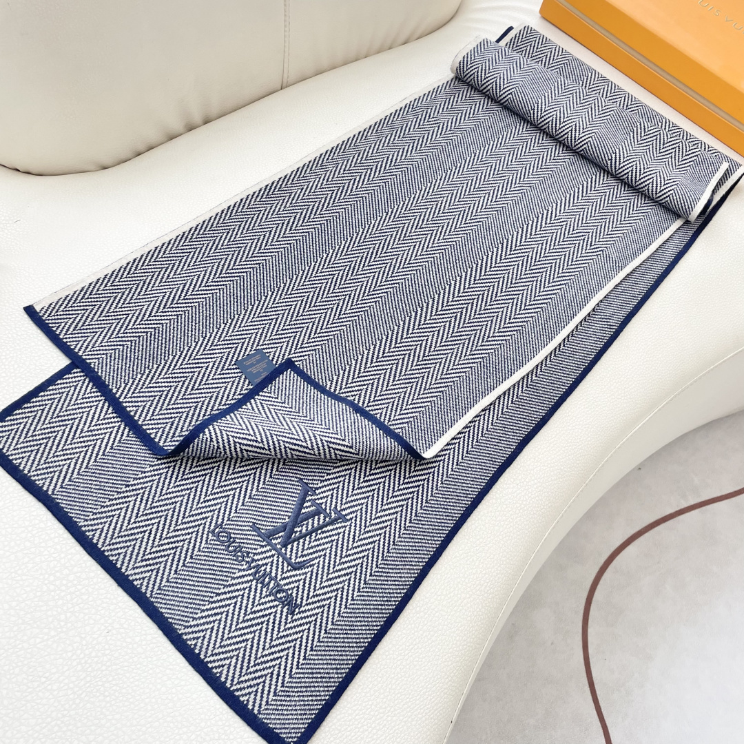 爆款上新 情侣款👍👍LV 独家牛货🐂 奢华尽在尺寸之间，高端品质‼️具有超高羊绒品质才会被此品牌青睐‼️