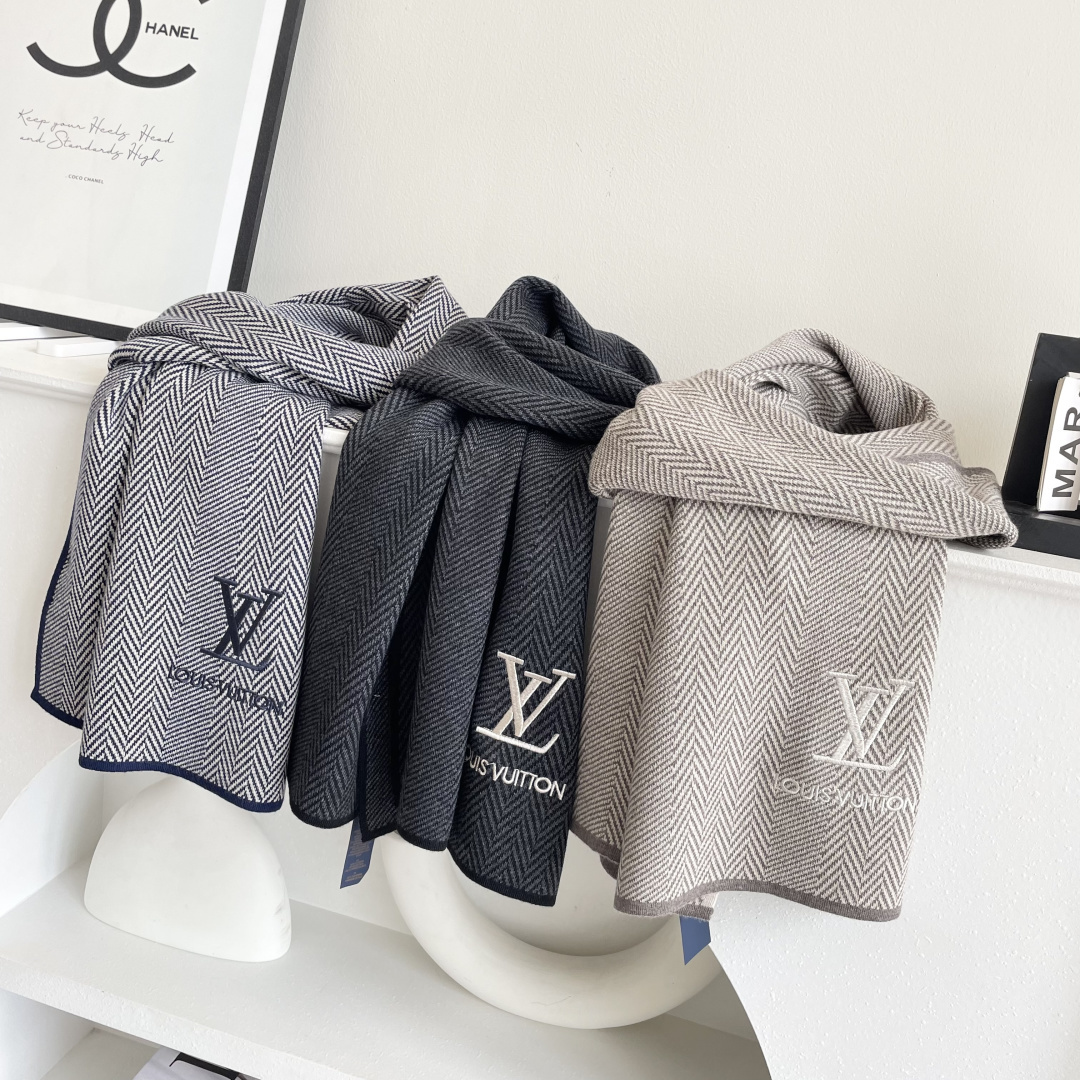 爆款上新 情侣款👍👍LV 独家牛货🐂 奢华尽在尺寸之间，高端品质‼️具有超高羊绒品质才会被此品牌青睐‼️