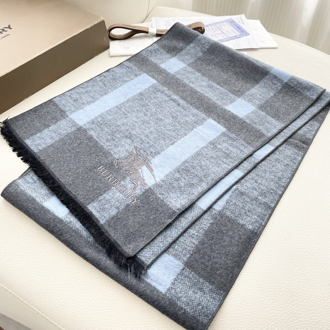 上新2025爱马仕男女款围巾且买且珍惜😍~都是出口订单所以比较难遇❤️东西讲究少而精😍好看的一定要收😎这