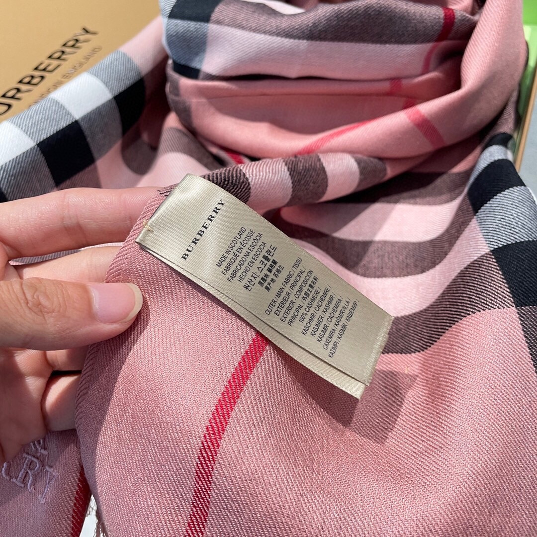 巴宝利💋新款到😍手慢🈚️抢‼️‼️👏💙顶级原单正品旷世绝美顶级高端货👼【绝对值得珍藏👍】👏香奈儿绝美百搭