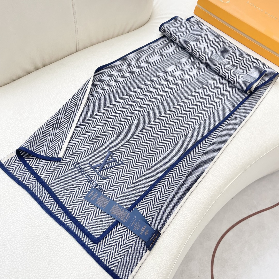 爆款上新 情侣款👍👍LV 独家牛货🐂 奢华尽在尺寸之间，高端品质‼️具有超高羊绒品质才会被此品牌青睐‼️