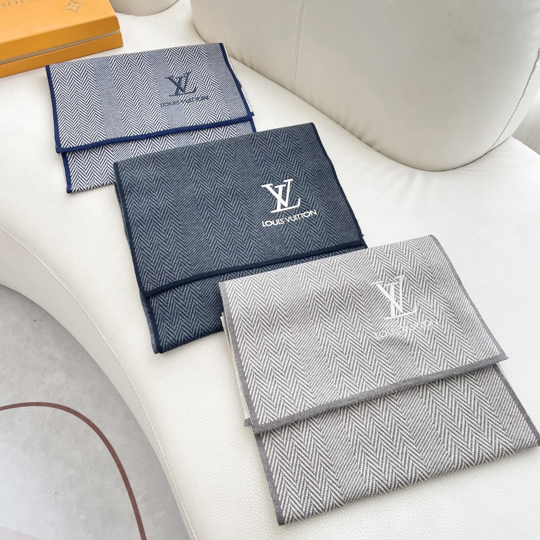 爆款上新 情侣款👍👍LV 独家牛货🐂 奢华尽在尺寸之间，高端品质‼️具有超高羊绒品质才会被此品牌青睐‼️