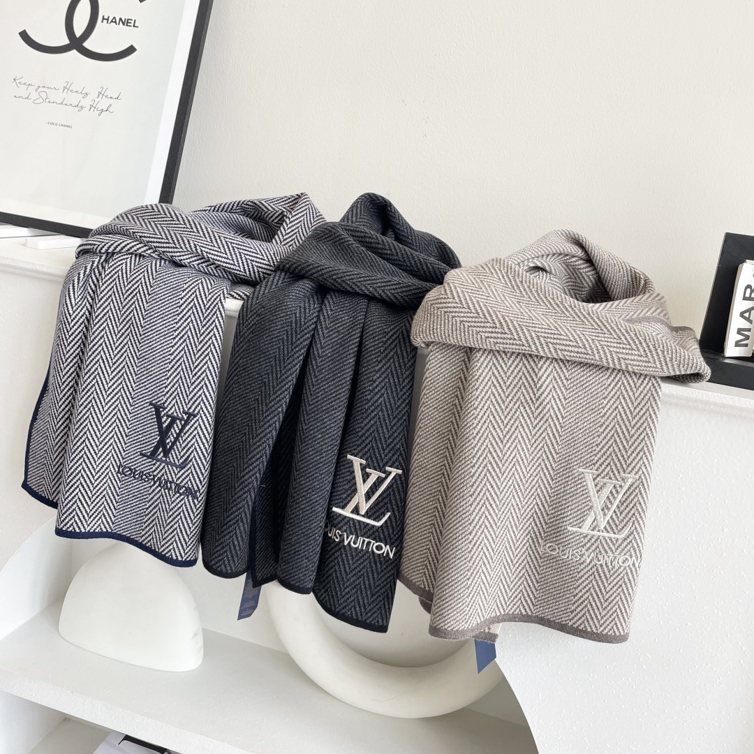 爆款上新 情侣款👍👍LV 独家牛货🐂 奢华尽在尺寸之间，高端品质‼️具有超高羊绒品质才会被此品牌青睐‼️
