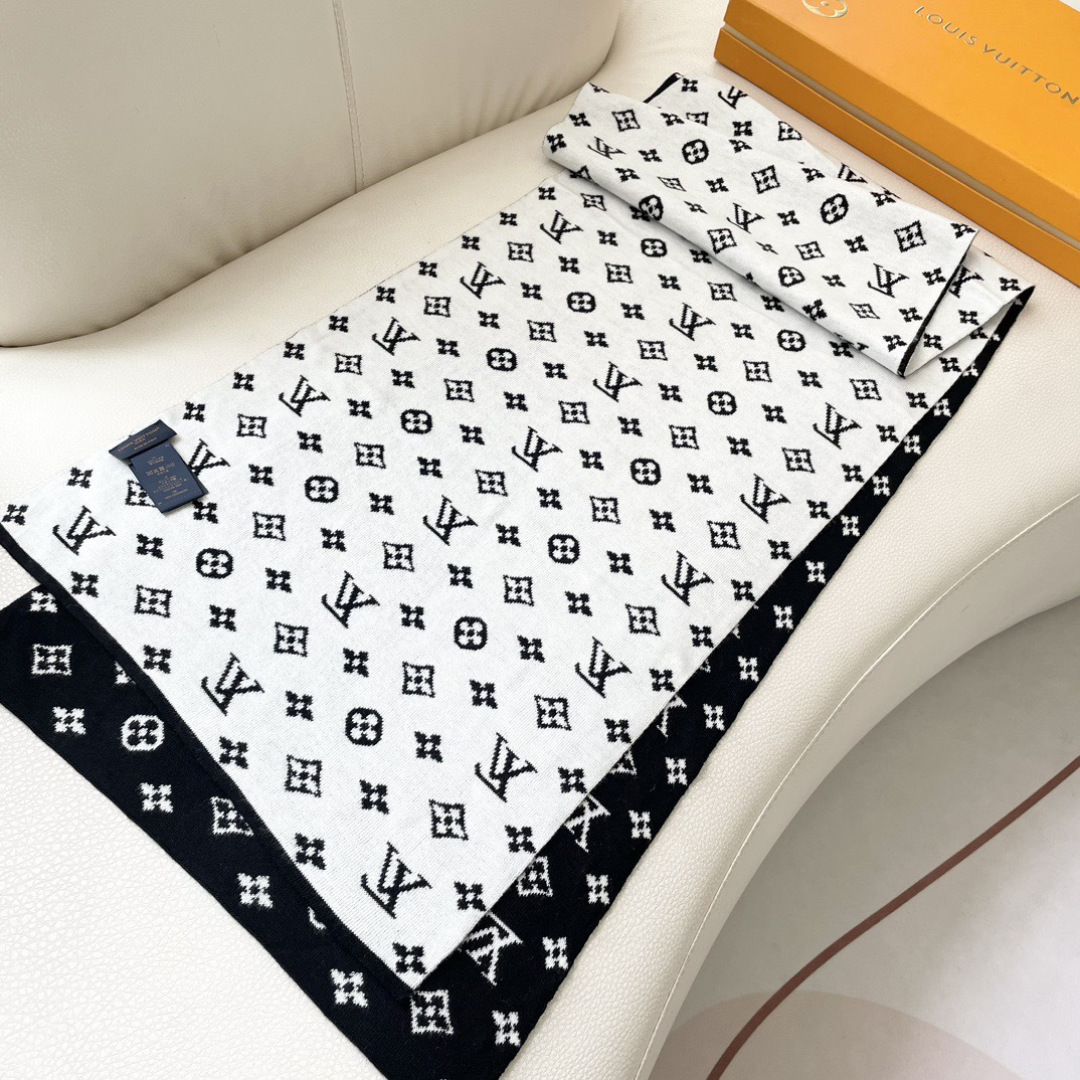 爆款上新 情侣款👍👍LV 独家牛货🐂 奢华尽在尺寸之间，高端品质‼️具有超高羊绒品质才会被此品牌青睐‼️