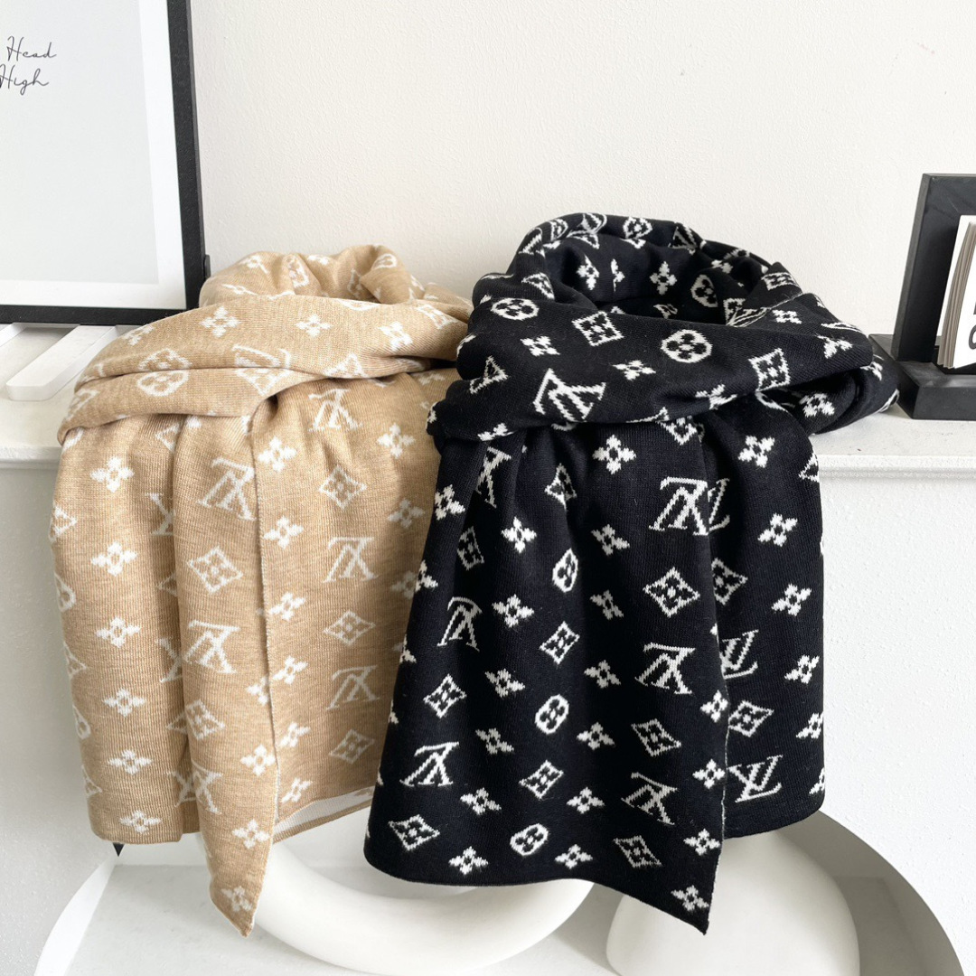 爆款上新 情侣款👍👍LV 独家牛货🐂 奢华尽在尺寸之间，高端品质‼️具有超高羊绒品质才会被此品牌青睐‼️