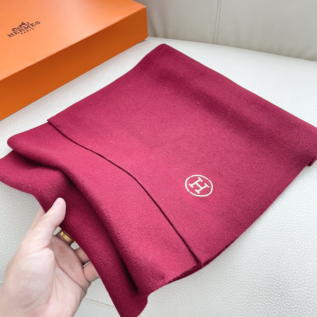 爆款上新 情侣款👍👍爱马仕 独家牛货🐂 奢华尽在尺寸之间，高端品质‼️具有超高羊绒品质才会被此品牌青睐‼