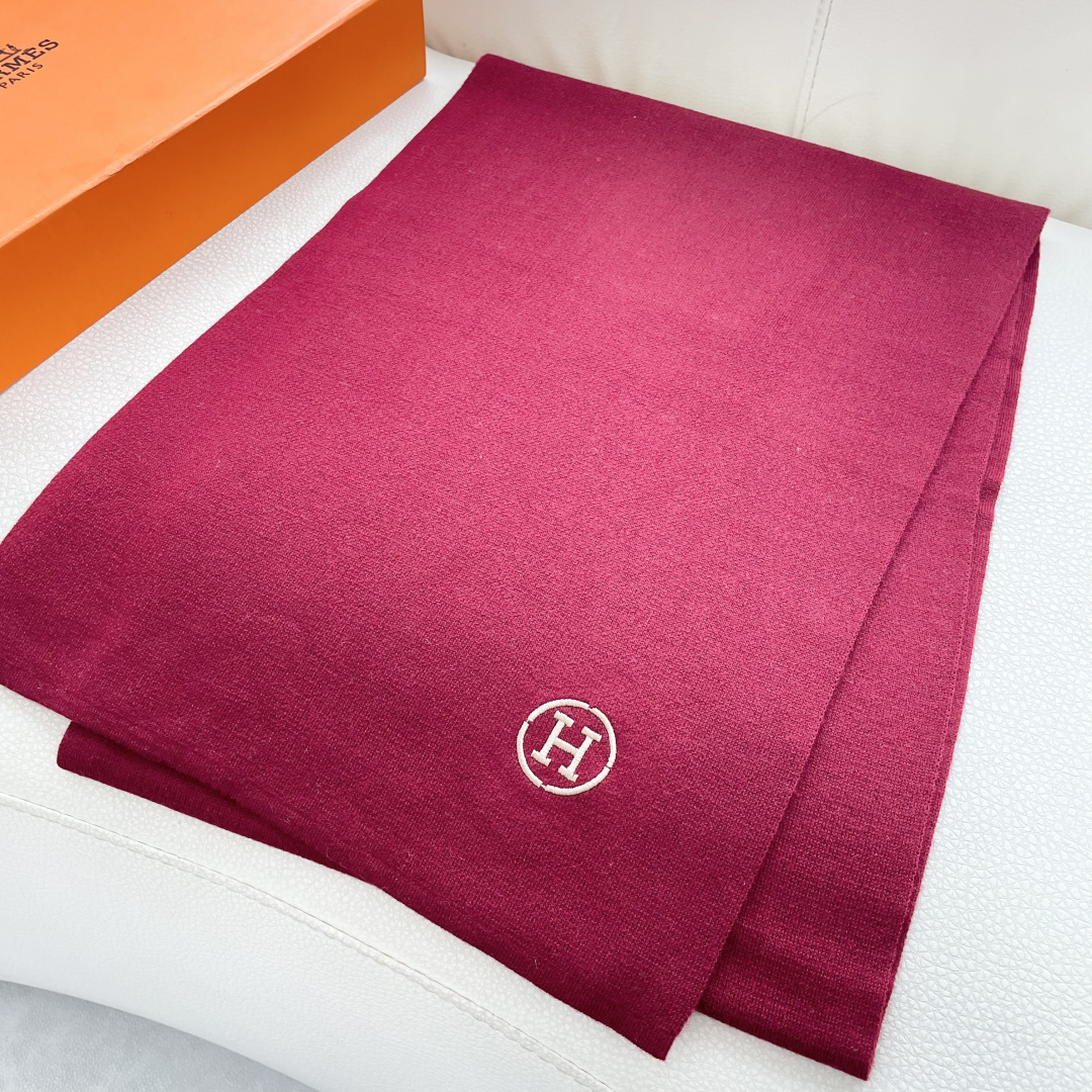 爆款上新 情侣款👍👍爱马仕 独家牛货🐂 奢华尽在尺寸之间，高端品质‼️具有超高羊绒品质才会被此品牌青睐‼