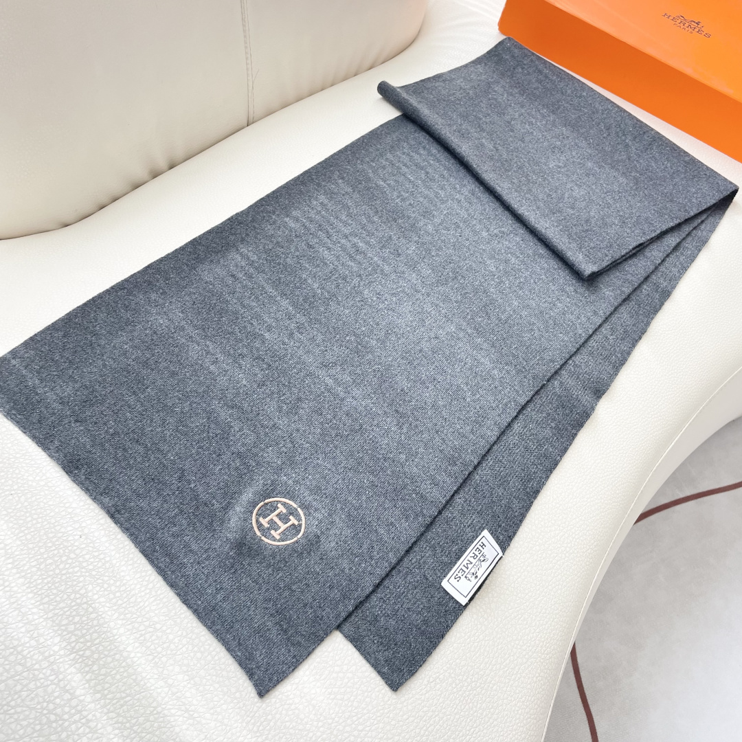 爆款上新 情侣款👍👍爱马仕 独家牛货🐂 奢华尽在尺寸之间，高端品质‼️具有超高羊绒品质才会被此品牌青睐‼