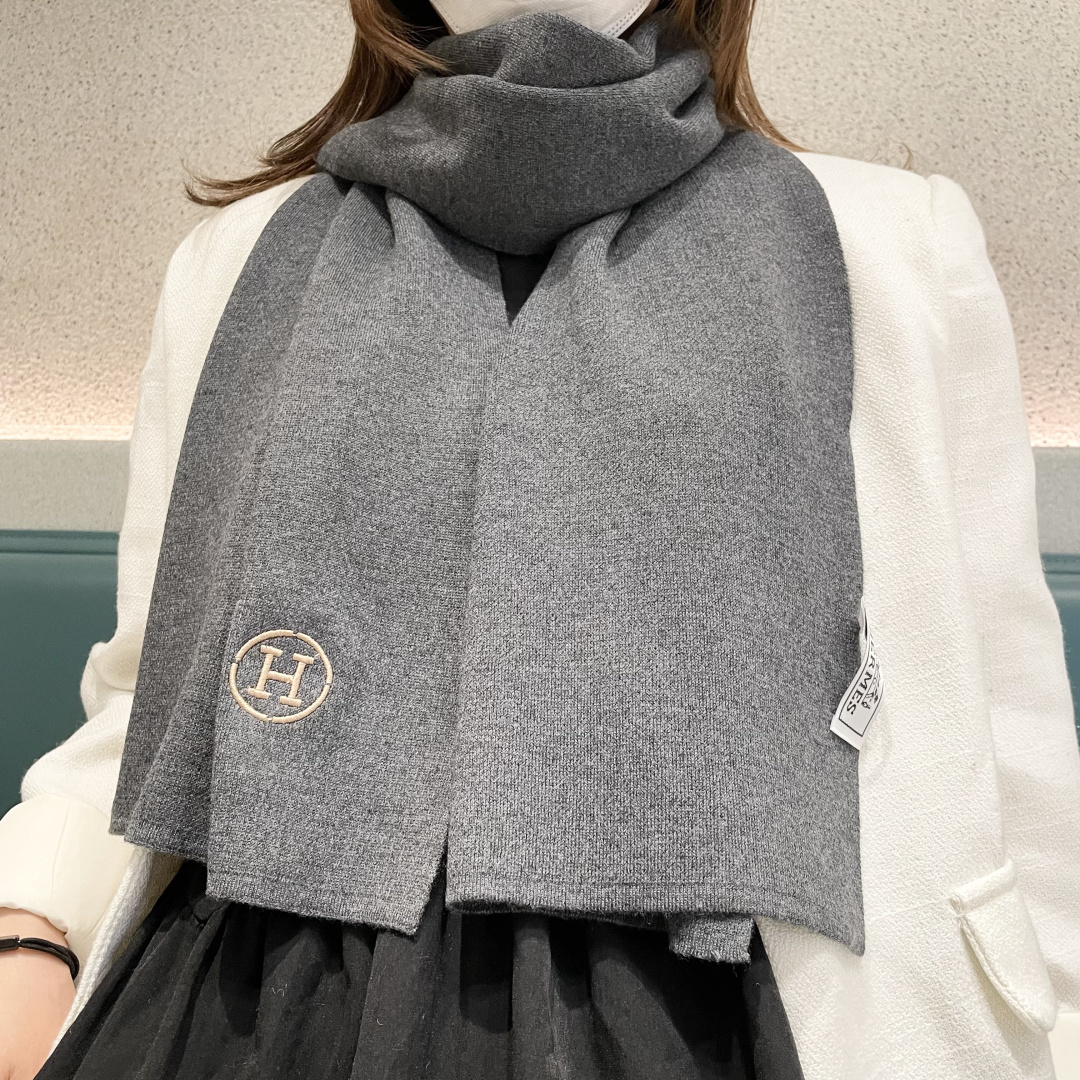 爆款上新 情侣款👍👍爱马仕 独家牛货🐂 奢华尽在尺寸之间，高端品质‼️具有超高羊绒品质才会被此品牌青睐‼