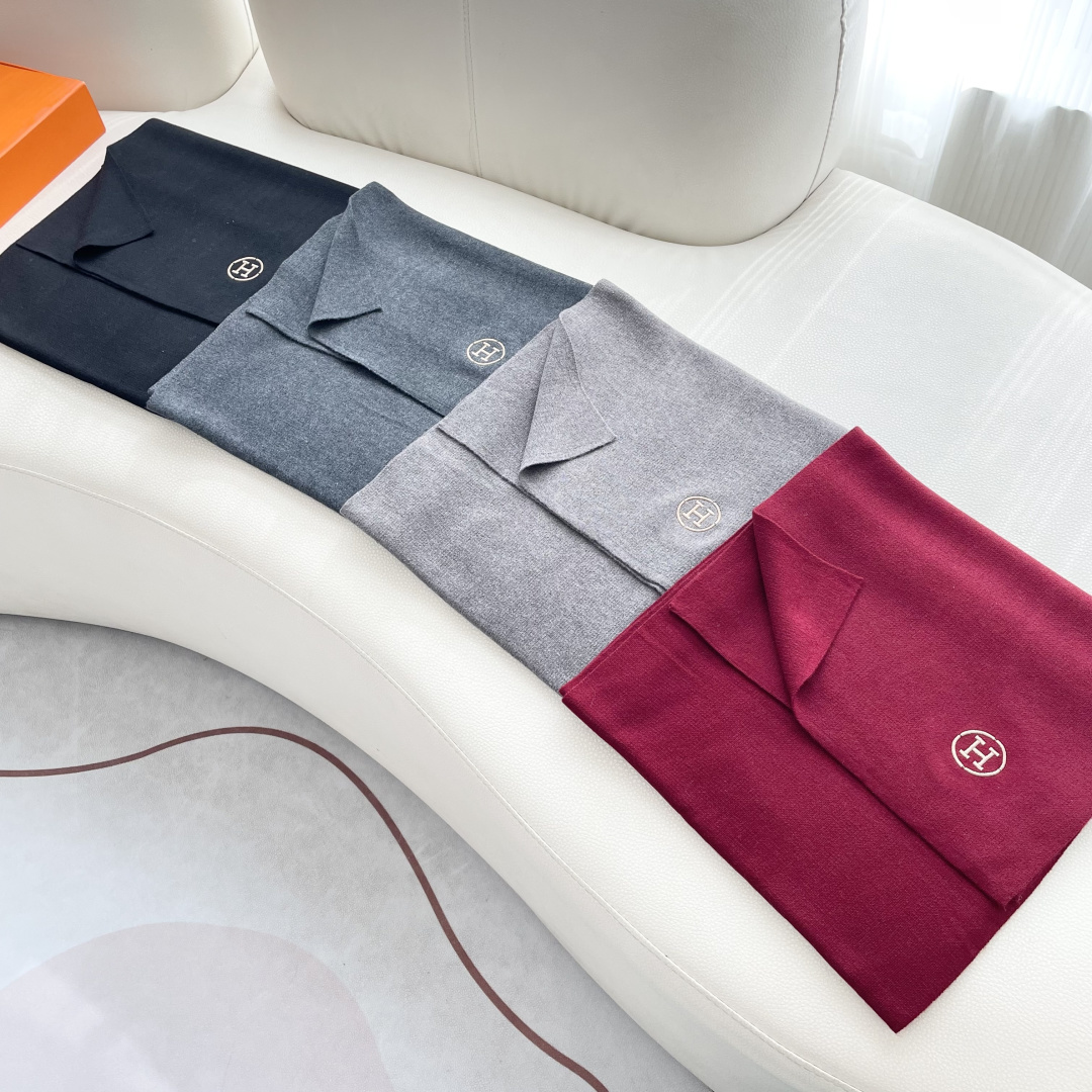 爆款上新 情侣款👍👍爱马仕 独家牛货🐂 奢华尽在尺寸之间，高端品质‼️具有超高羊绒品质才会被此品牌青睐‼