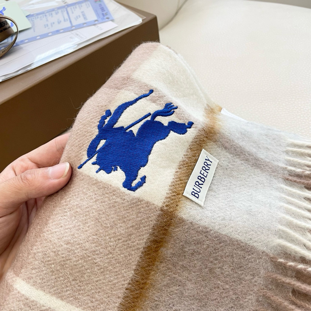 爆款🔺双面羊绒专柜同步 经典设计完美，若隐若现的巴宝利标志，强烈推荐手慢无‼️千万别去专柜买‼️代购就要