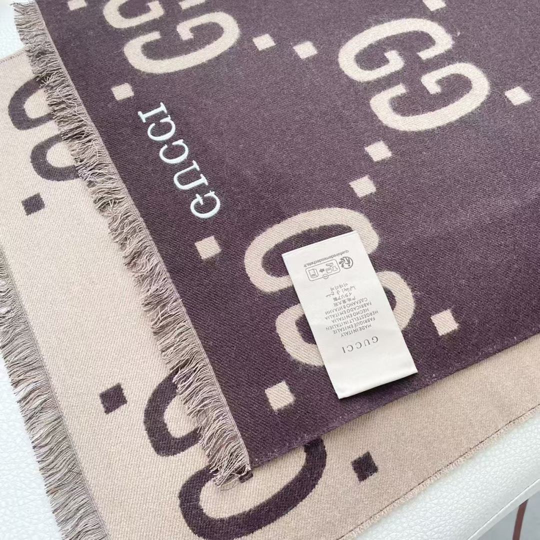 火爆专柜同步新款 灭世版本来袭，不是不做，只是还没做到极致，顶级版本出货，羊毛真丝围巾，装饰超大造型设计