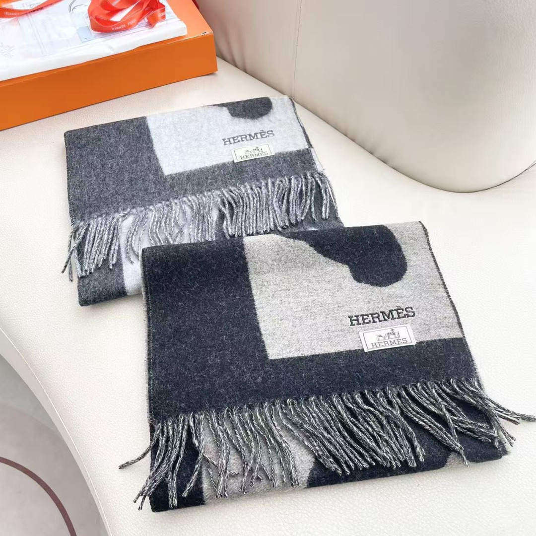 上新2025爱马仕男女款围巾且买且珍惜😍~都是出口订单所以比较难遇❤️东西讲究少而精😍好看的一定要收😎这