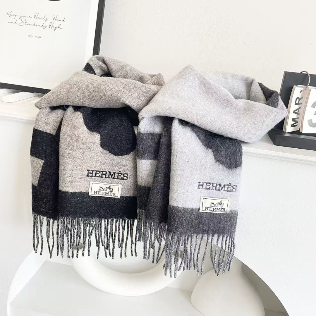 上新2025爱马仕男女款围巾且买且珍惜😍~都是出口订单所以比较难遇❤️东西讲究少而精😍好看的一定要收😎这