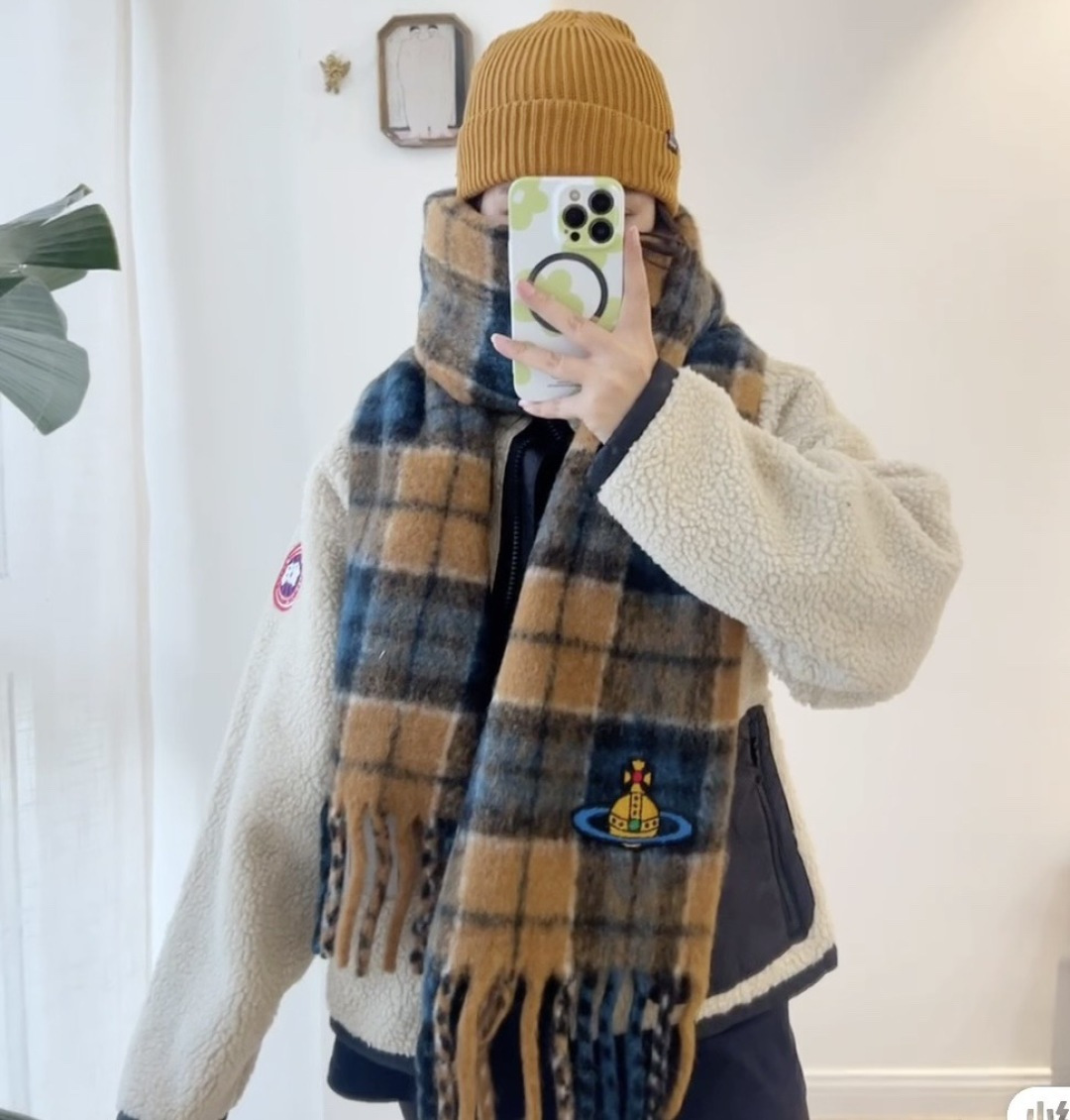 2025小红书走火爆款 𝐕𝐢𝐯𝐢𝐞𝐧𝐧𝐞 𝐖𝐞𝐬𝐭𝐰𝐨𝐨𝐝🪐✨经典大土星马海毛围巾 vivienne w
