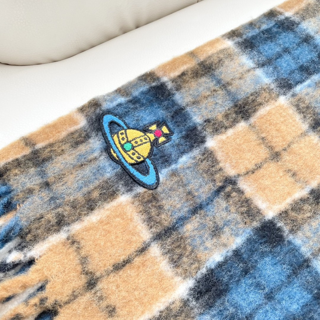 2025小红书走火爆款 𝐕𝐢𝐯𝐢𝐞𝐧𝐧𝐞 𝐖𝐞𝐬𝐭𝐰𝐨𝐨𝐝🪐✨经典大土星马海毛围巾 vivienne w