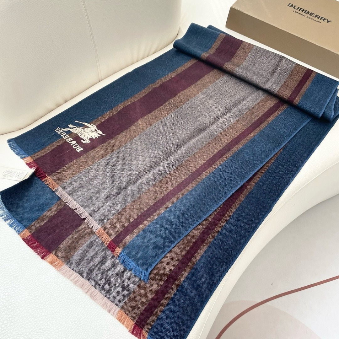 王牌口碑burberry深度水波纹经典羊绒格子围巾‼专柜最新品相，目前专柜都换上了新标👍经典中的经典.全