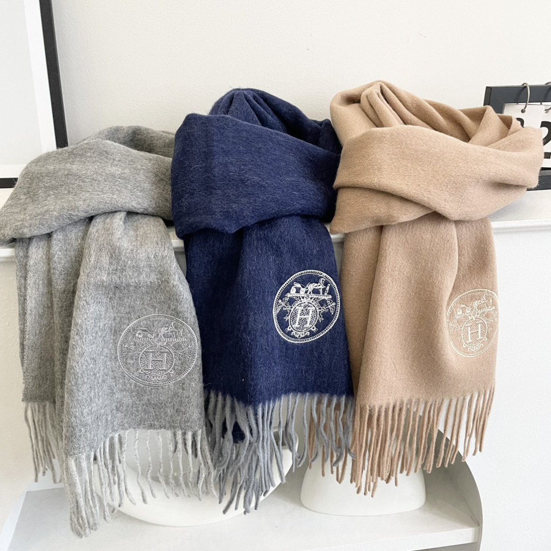 上新2025爱马仕男女款围巾且买且珍惜😍~都是出口订单所以比较难遇❤️东西讲究少而精😍好看的一定要收😎这