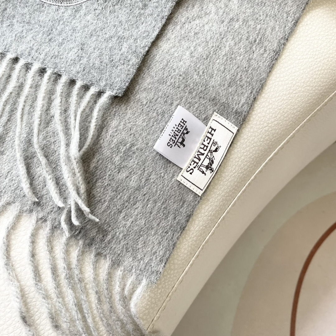 上新2025爱马仕男女款围巾且买且珍惜😍~都是出口订单所以比较难遇❤️东西讲究少而精😍好看的一定要收😎这