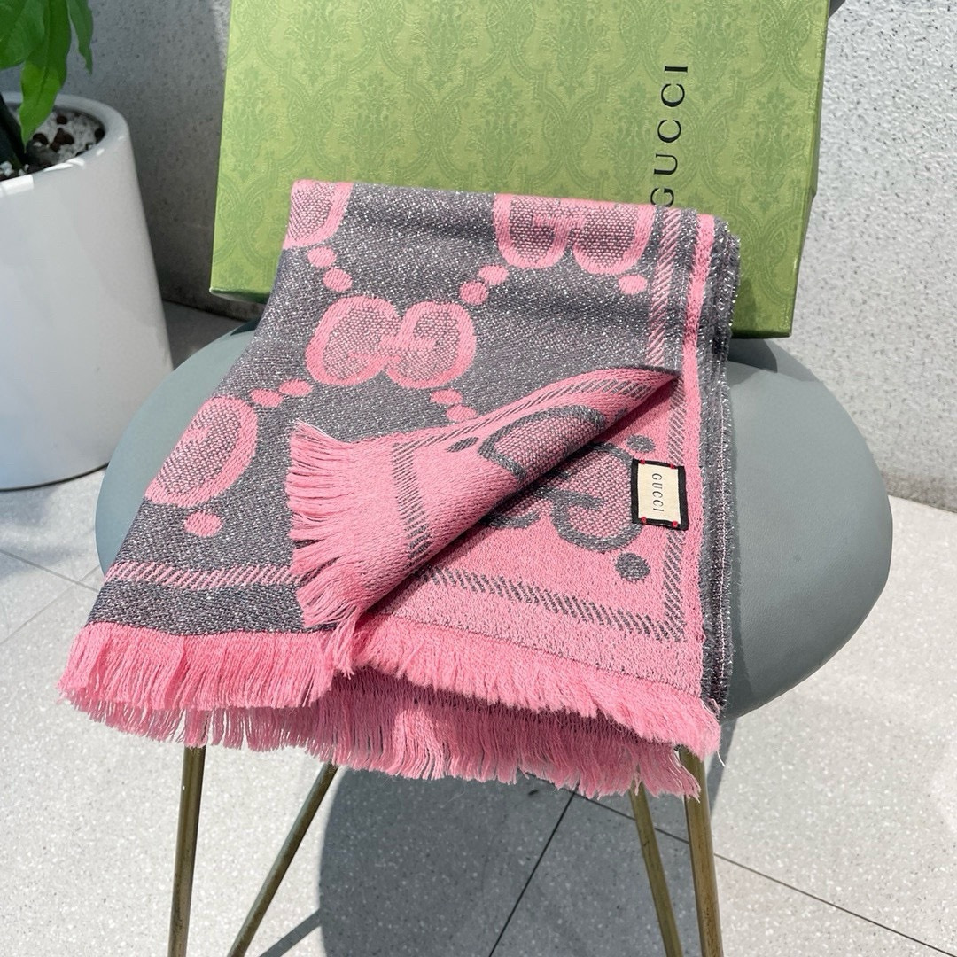 ✨✨【▪️可以信手拈来的高级时髦感！！】品质超级赞，这个价格真心超值到家了！！LV又一款秋冬款围巾，老花