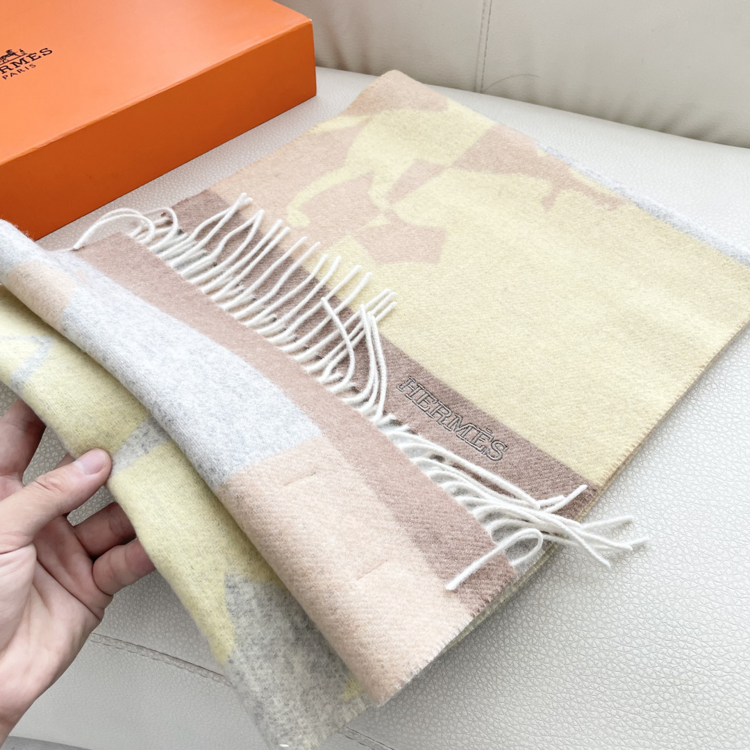 上新2025爱马仕男女款围巾且买且珍惜😍~都是出口订单所以比较难遇❤️东西讲究少而精😍好看的一定要收😎这