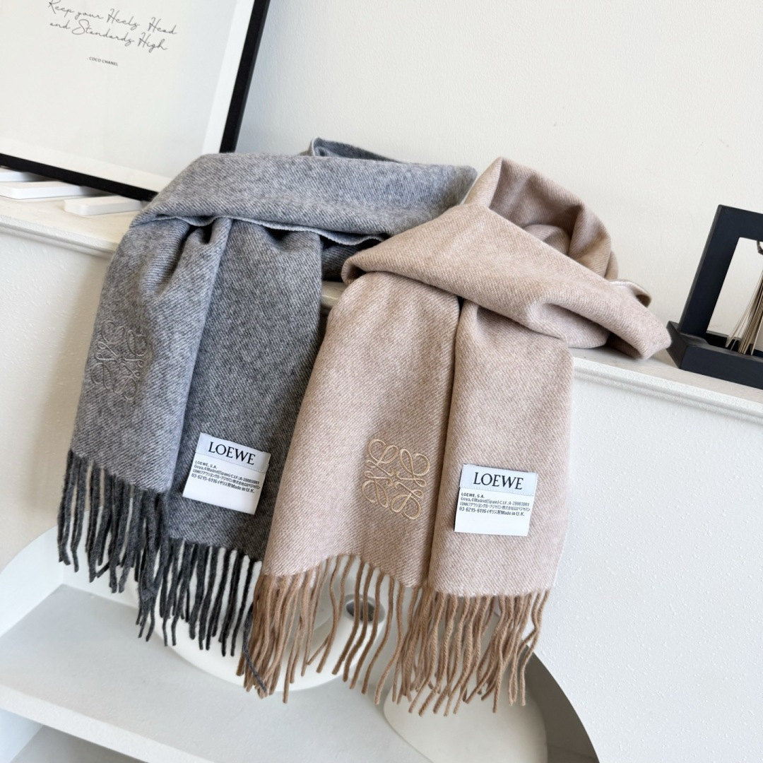 。爆款‼️顶级高尖端⚠️【LOEWE罗意威直供迪拜出口货‼️】🎀官网双面罗意威🌾新品✨双面羊绒围巾♨️高