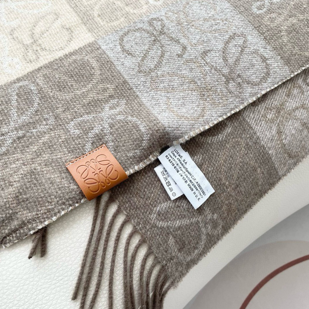 👑👑顶级原单中性款‼️罗意威【LW条纹长巾】很幸運拿到這個品牌的東西，真的不多見，很少在國內做訂單，款式