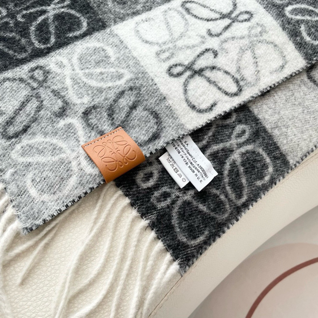 👑👑顶级原单中性款‼️罗意威【LW条纹长巾】很幸運拿到這個品牌的東西，真的不多見，很少在國內做訂單，款式