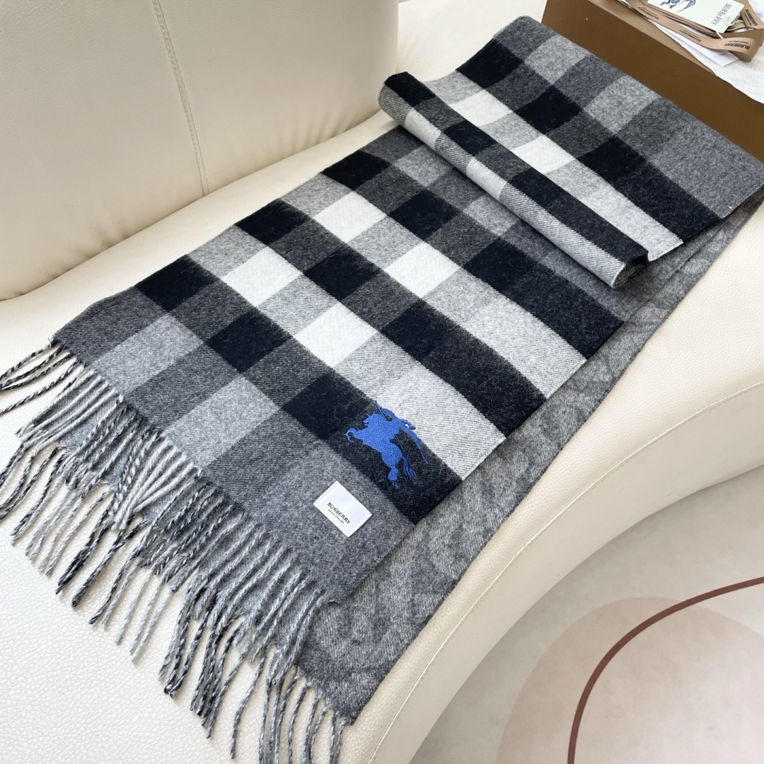 上新2025爱马仕双面男女款围巾且买且珍惜😍~都是出口订单所以比较难遇❤️东西讲究少而精😍好看的一定要收