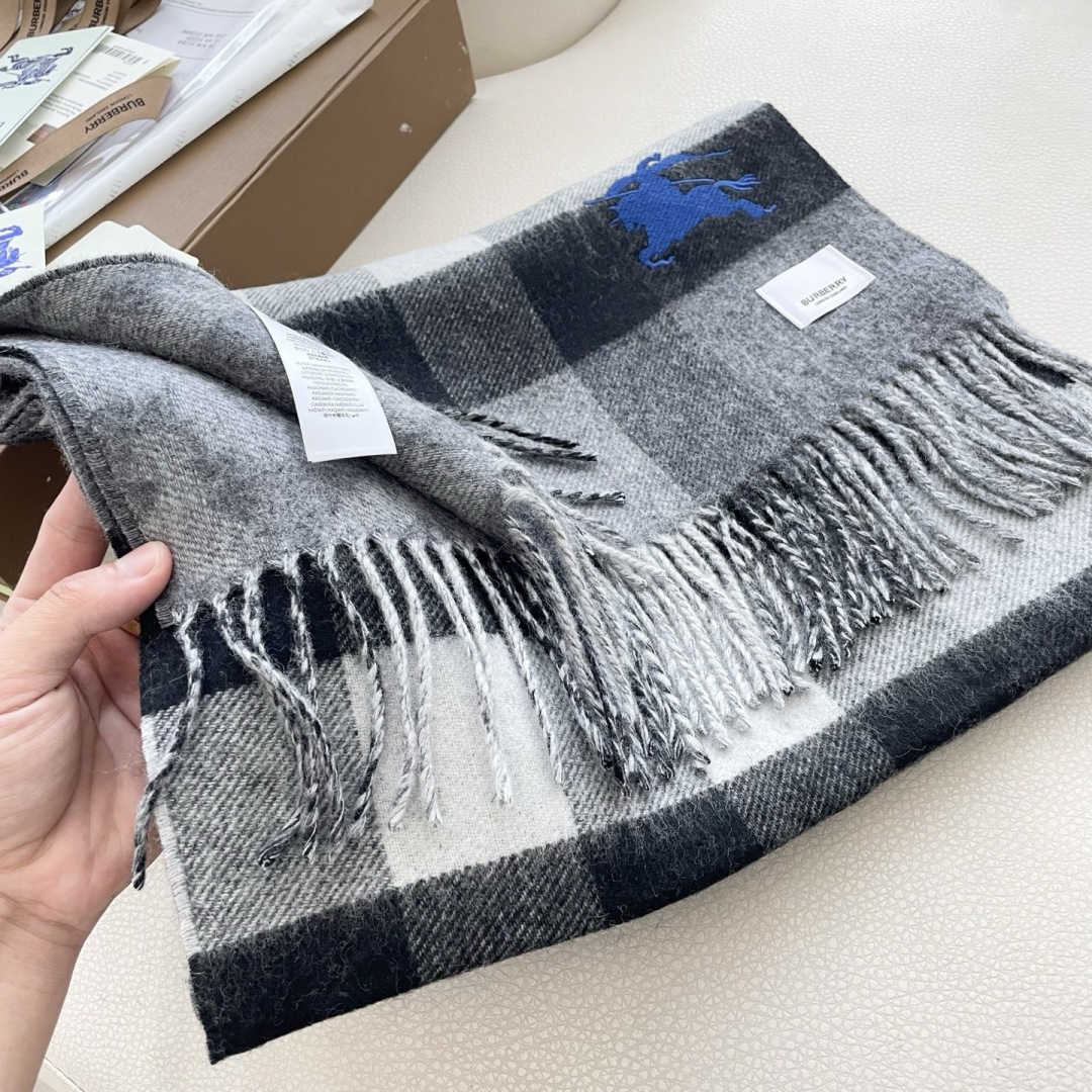 上新2025爱马仕双面男女款围巾且买且珍惜😍~都是出口订单所以比较难遇❤️东西讲究少而精😍好看的一定要收