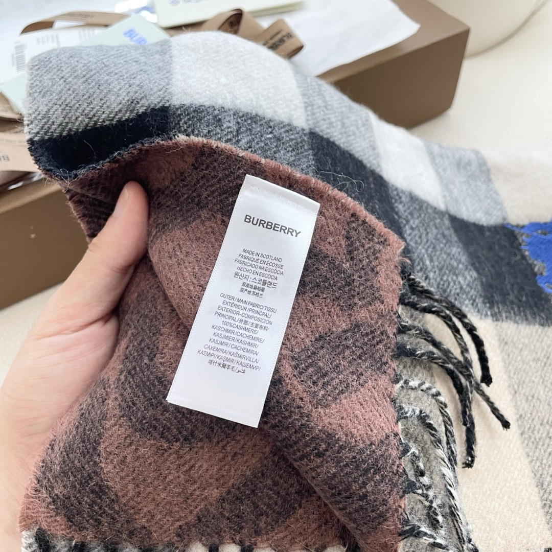 上新2025爱马仕双面男女款围巾且买且珍惜😍~都是出口订单所以比较难遇❤️东西讲究少而精😍好看的一定要收