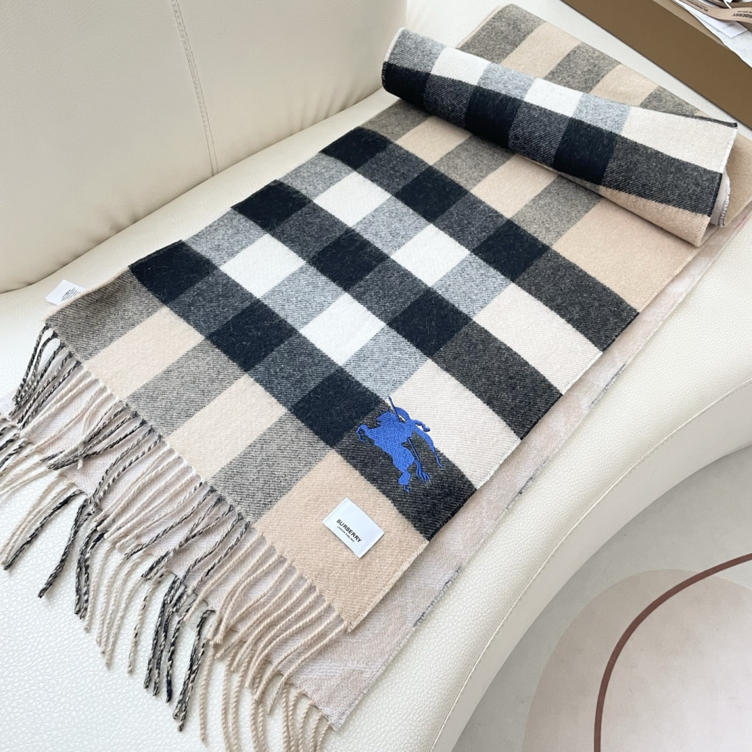 上新2025爱马仕双面男女款围巾且买且珍惜😍~都是出口订单所以比较难遇❤️东西讲究少而精😍好看的一定要收