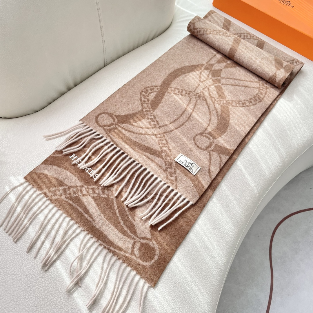 上新2025爱马仕男女款围巾且买且珍惜😍~都是出口订单所以比较难遇❤️东西讲究少而精😍好看的一定要收😎这