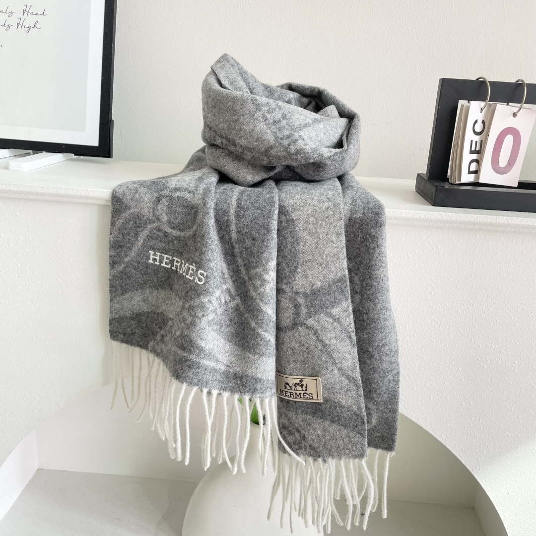 上新2025爱马仕男女款围巾且买且珍惜😍~都是出口订单所以比较难遇❤️东西讲究少而精😍好看的一定要收😎这
