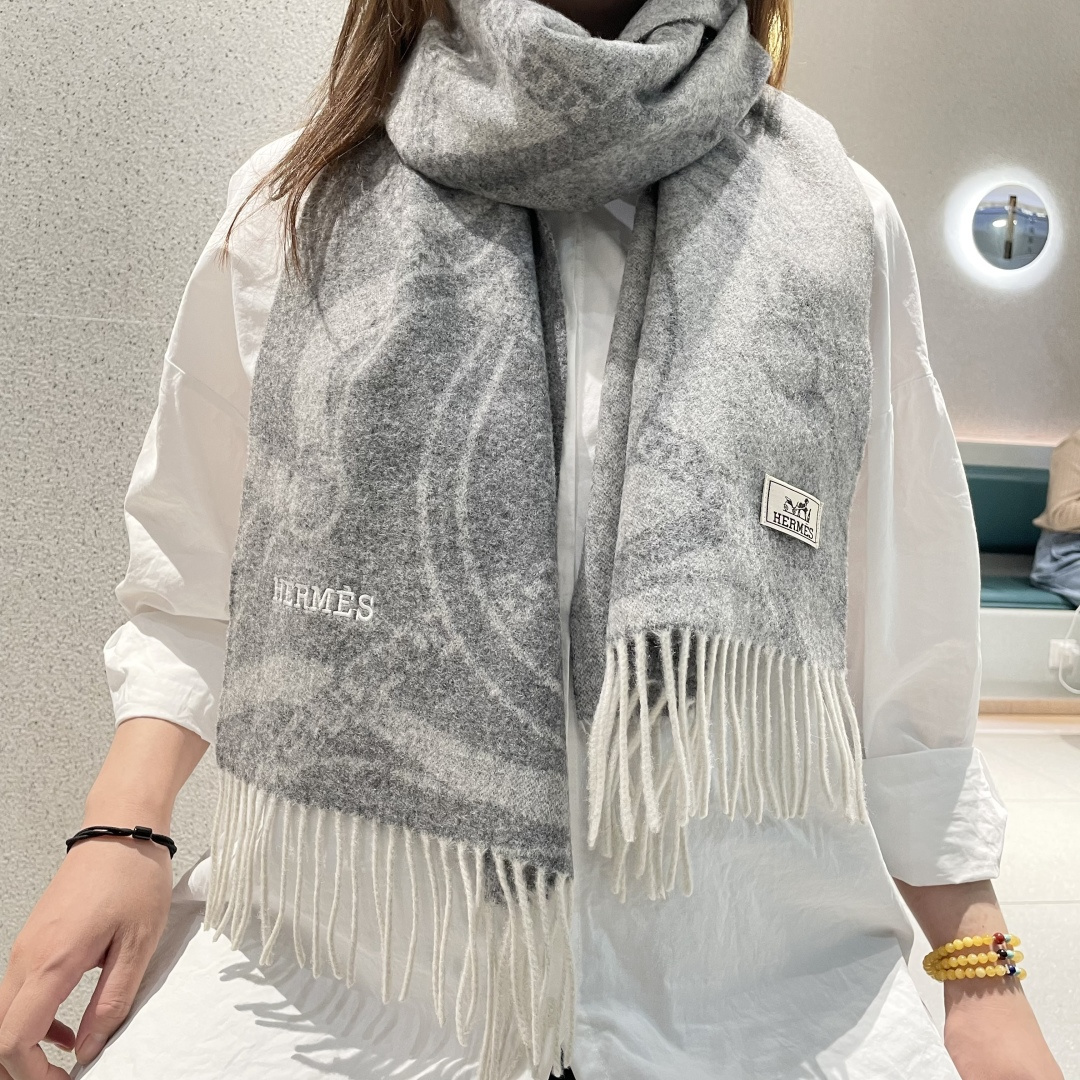 上新2025爱马仕男女款围巾且买且珍惜😍~都是出口订单所以比较难遇❤️东西讲究少而精😍好看的一定要收😎这