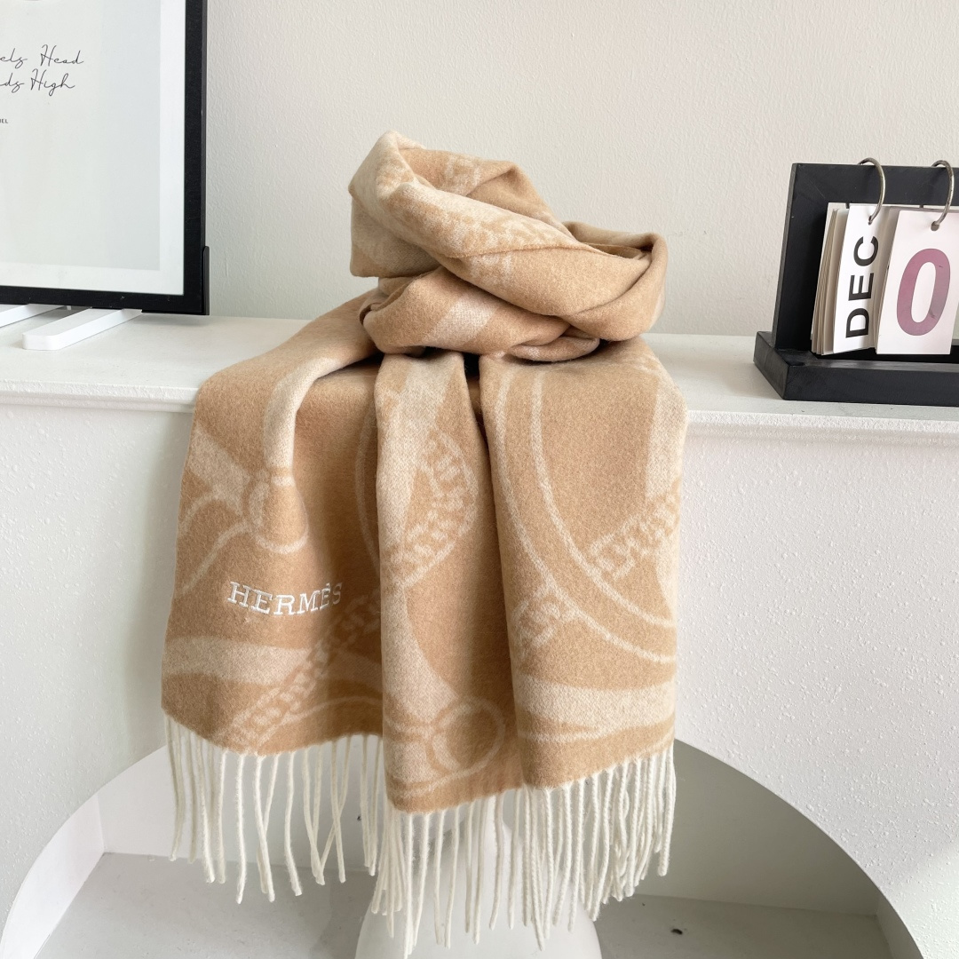 上新2025爱马仕男女款围巾且买且珍惜😍~都是出口订单所以比较难遇❤️东西讲究少而精😍好看的一定要收😎这