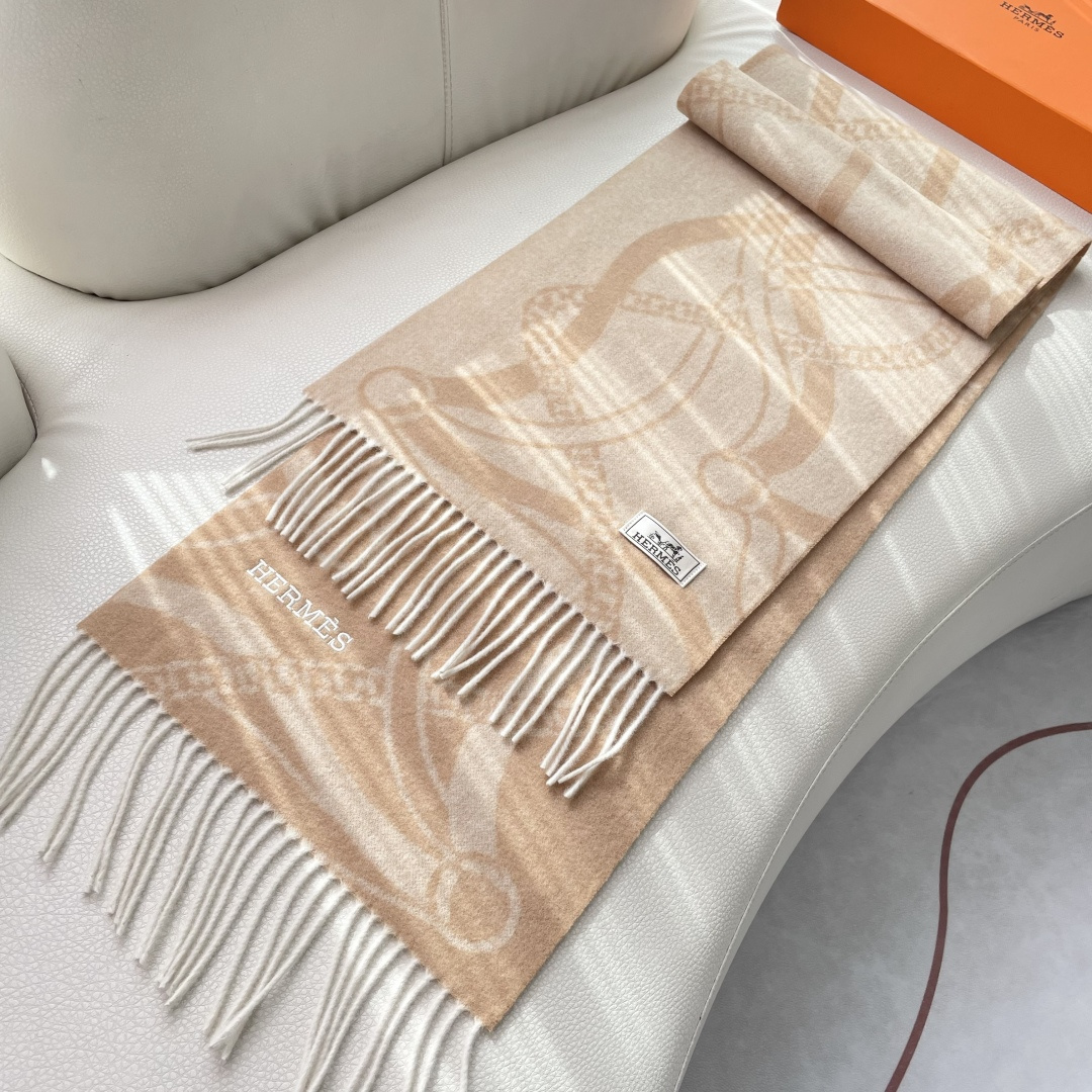 上新2025爱马仕男女款围巾且买且珍惜😍~都是出口订单所以比较难遇❤️东西讲究少而精😍好看的一定要收😎这