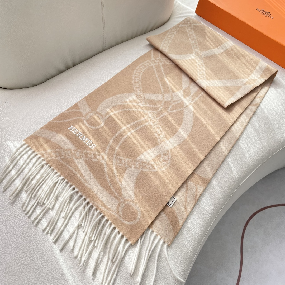 上新2025爱马仕男女款围巾且买且珍惜😍~都是出口订单所以比较难遇❤️东西讲究少而精😍好看的一定要收😎这