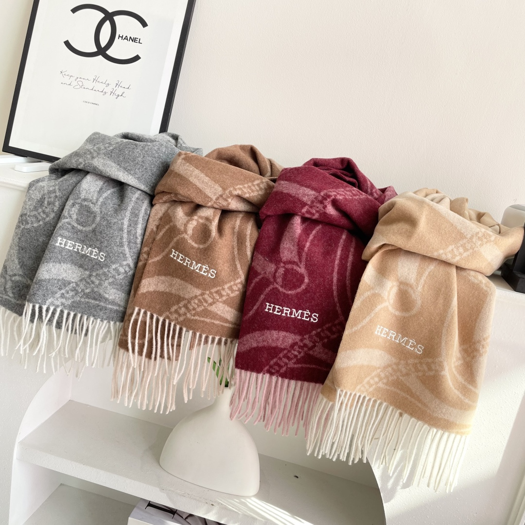 上新2025爱马仕男女款围巾且买且珍惜😍~都是出口订单所以比较难遇❤️东西讲究少而精😍好看的一定要收😎这
