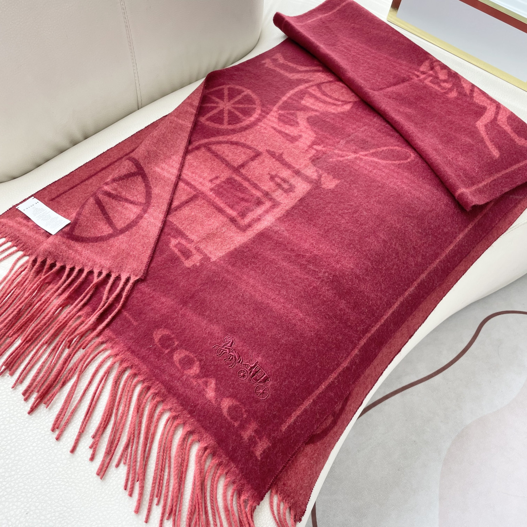 高版本✨【经典款】COACH经典 蔻驰披肩也太好看了吧！不仅有颜值还有品质，羊绒，手感超级软糯和舒服，尺