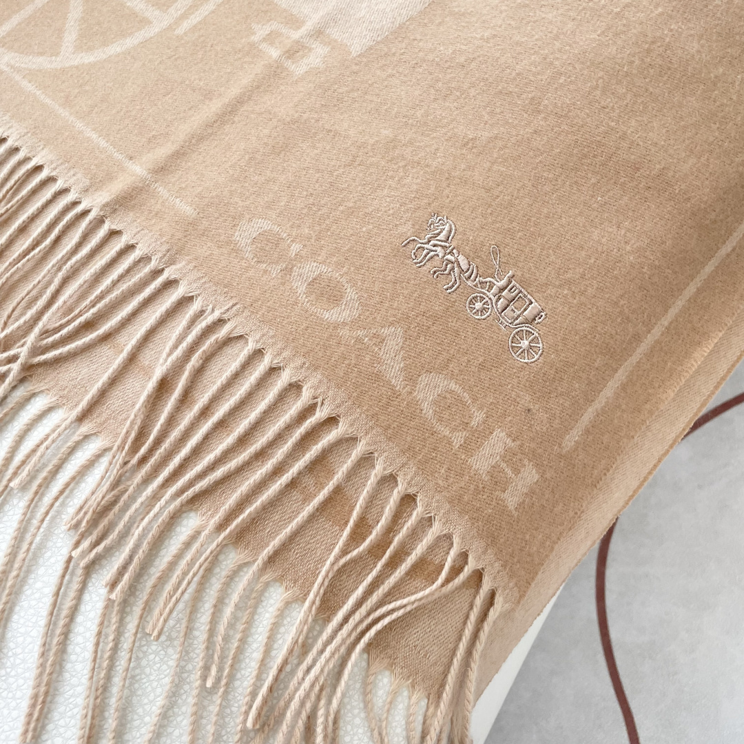 高版本✨【经典款】COACH经典 蔻驰披肩也太好看了吧！不仅有颜值还有品质，羊绒，手感超级软糯和舒服，尺