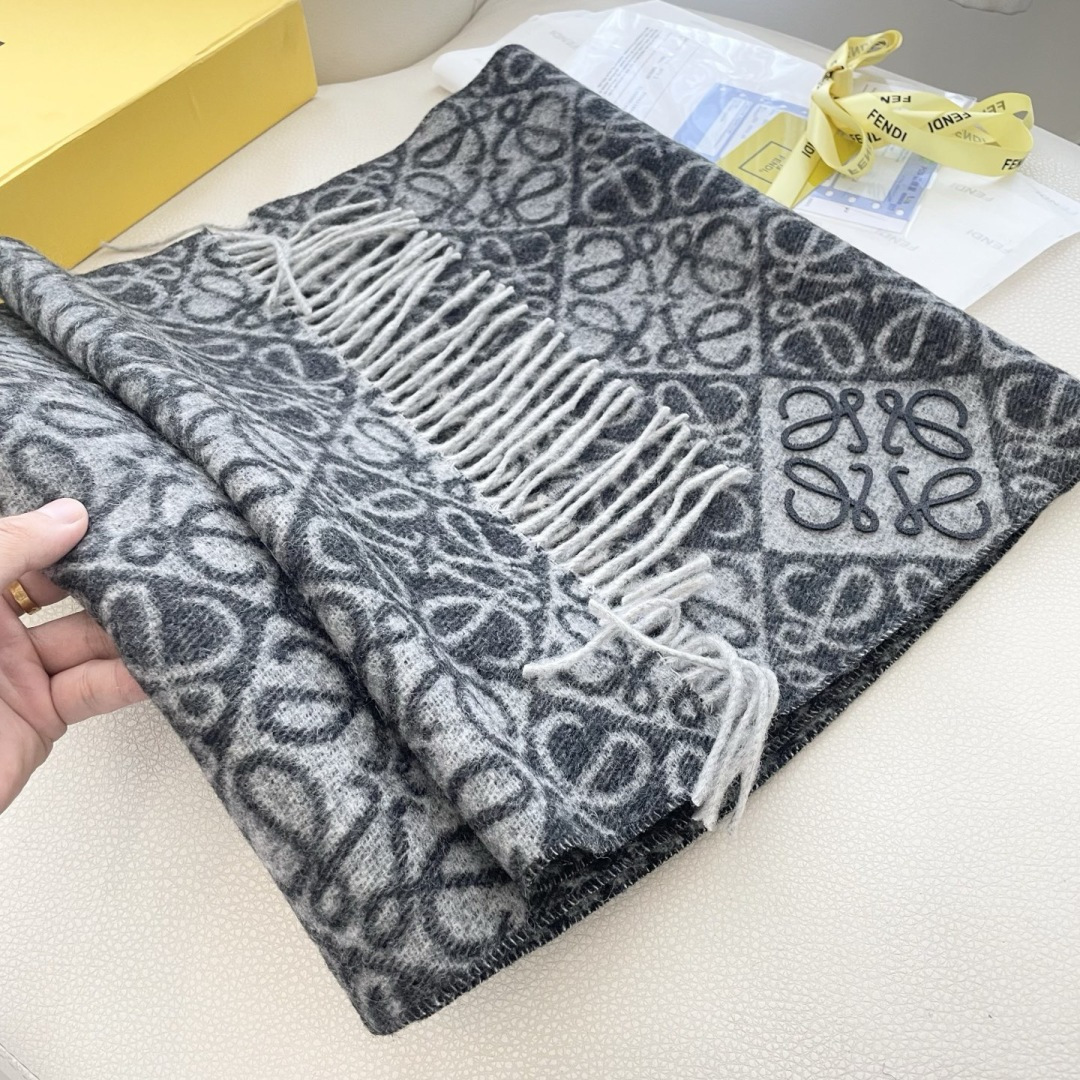 👑👑新款顶级原单中性款‼️罗意威【LW条纹长巾】很幸運拿到這個品牌的東西，真的不多見，很少在國內做訂單，